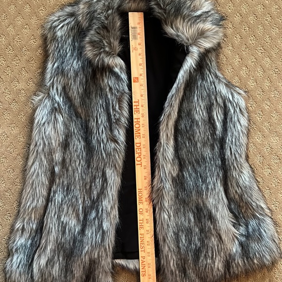 White House Black Market Gray Faux Fur Vest Jacket - Picture 6 of 8